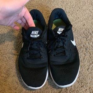 NIKE FREE RN